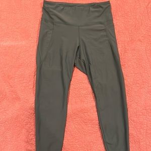 Old Navy Active 7/8 leggings with pocket